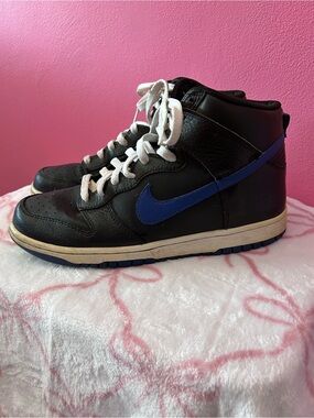 Nike Men's Black and Blue Mid-Top Sneakers